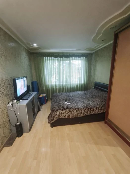 Продаж 3-кімн в Центрі, ул. Кондратьєва, цегла, ремонт