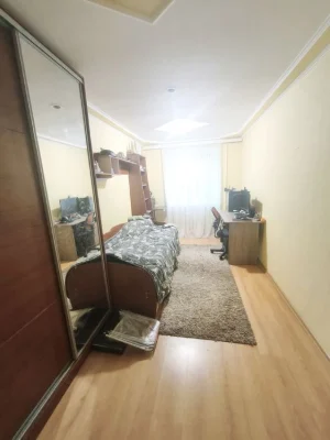 Продаж 3-кімн в Центрі, ул. Кондратьєва, цегла, ремонт