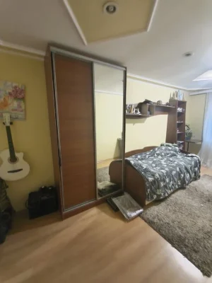 Продаж 3-кімн в Центрі, ул. Кондратьєва, цегла, ремонт