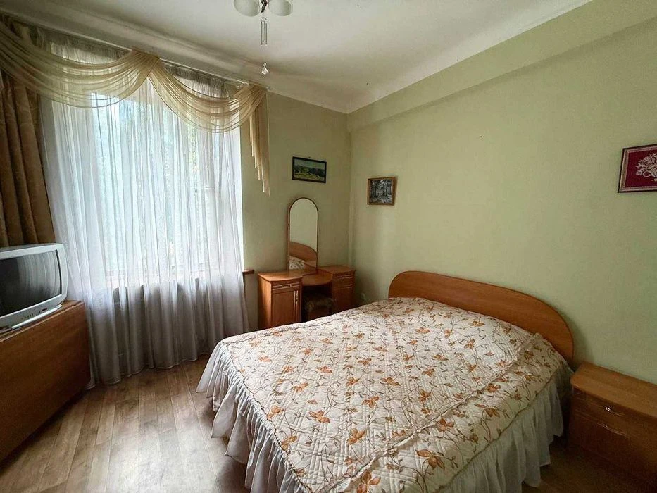 Продаж 2-кімнатної квартири по просп. Шевченка
