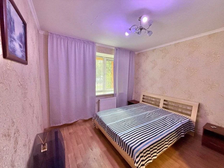 Продаж просторої 2-кімнатної квартири в ЦЕНТРІ міста (вул. Н