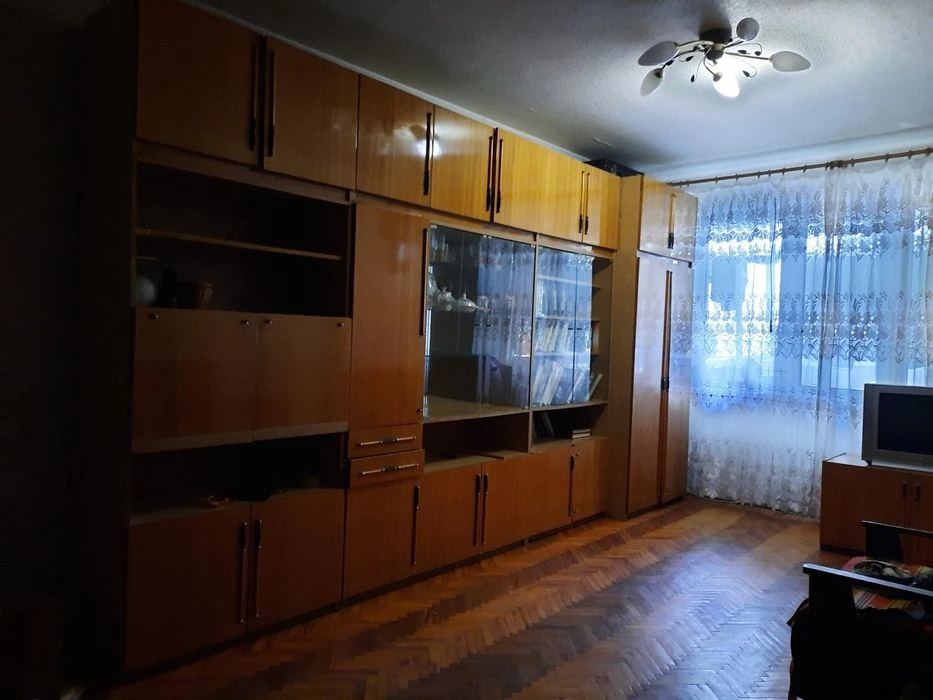 Продаж трикімнатної квартири  в центрі міста