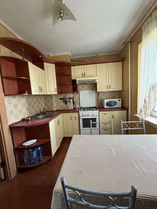 Продам 5 кімнатну квартиру в центрі район 5 школи