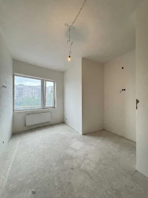 _ Продам простору 2-кімнатну квартиру в районі Автовокзалу