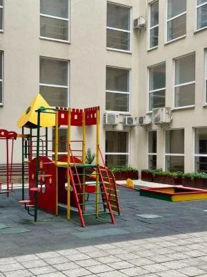 _ Продам простору 2-кімнатну квартиру в районі Автовокзалу