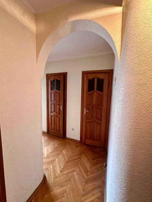 812 $/м² Терміново! Продається 4-кімнатна квартира, супер ло