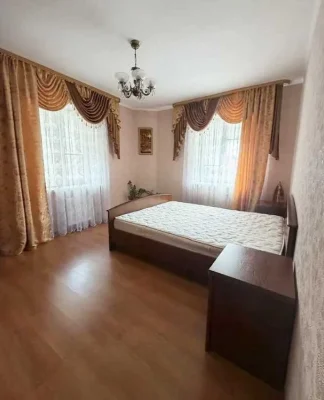 |  Продаж 2-кімнатної квартири 66,4 м² • Автономне опалення