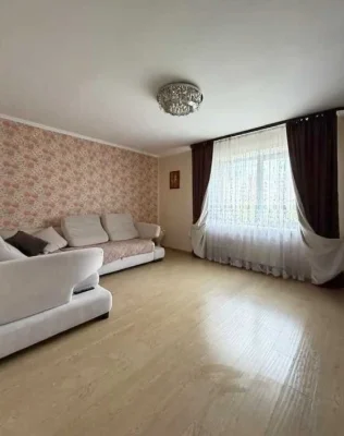 |  Продаж 2-кімнатної квартири 66,4 м² • Автономне опалення