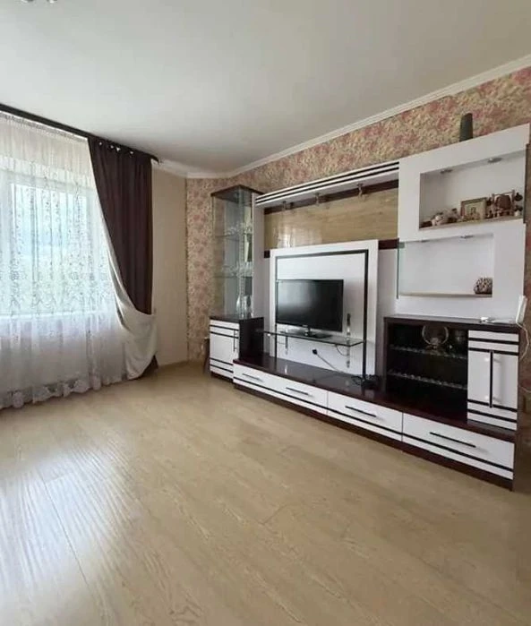 |  Продаж 2-кімнатної квартири 66,4 м² • Автономне опалення