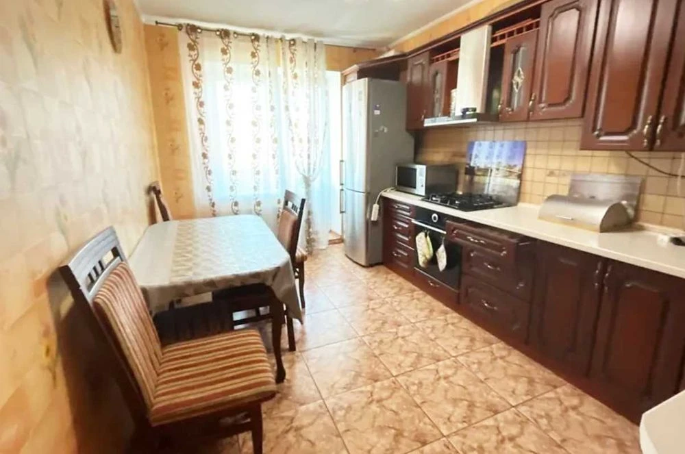 |  Продаж 2-кімнатної квартири 66,4 м² • Автономне опалення
