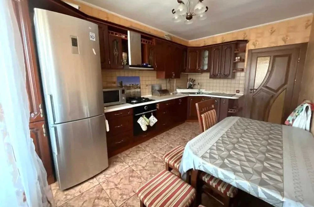 |  Продаж 2-кімнатної квартири 66,4 м² • Автономне опалення
