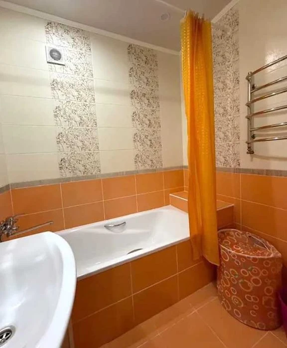 |  Продаж 2-кімнатної квартири 66,4 м² • Автономне опалення