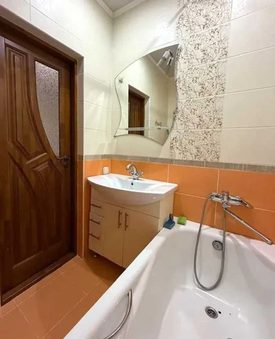 |  Продаж 2-кімнатної квартири 66,4 м² • Автономне опалення