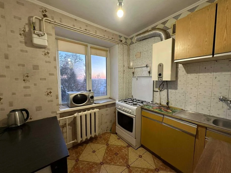 Продам 2-ну квартиру в районі 12 школи!