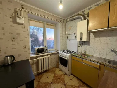 Продам 2-ну квартиру в районі 12 школи!