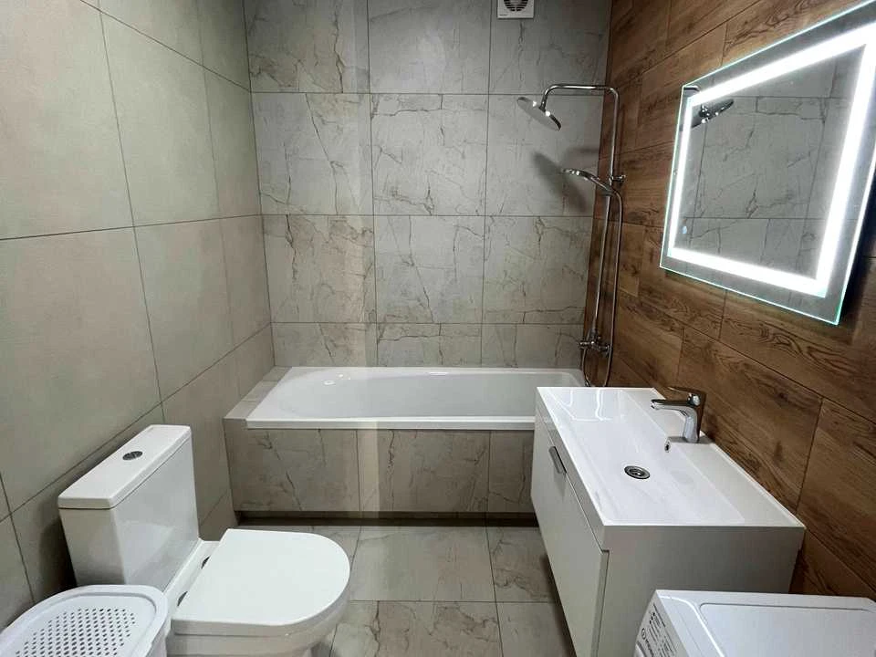 Квартира. Рівне, Фабрична вул., (Будинок 12)