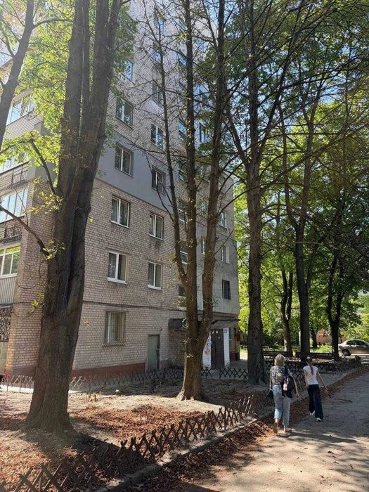 Продам  квартиру на вул.Янгеля,12