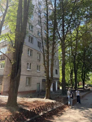 Продам  квартиру на вул.Янгеля,12