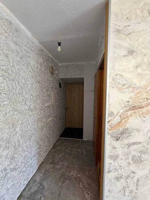 Продам  квартиру на вул.Янгеля,12
