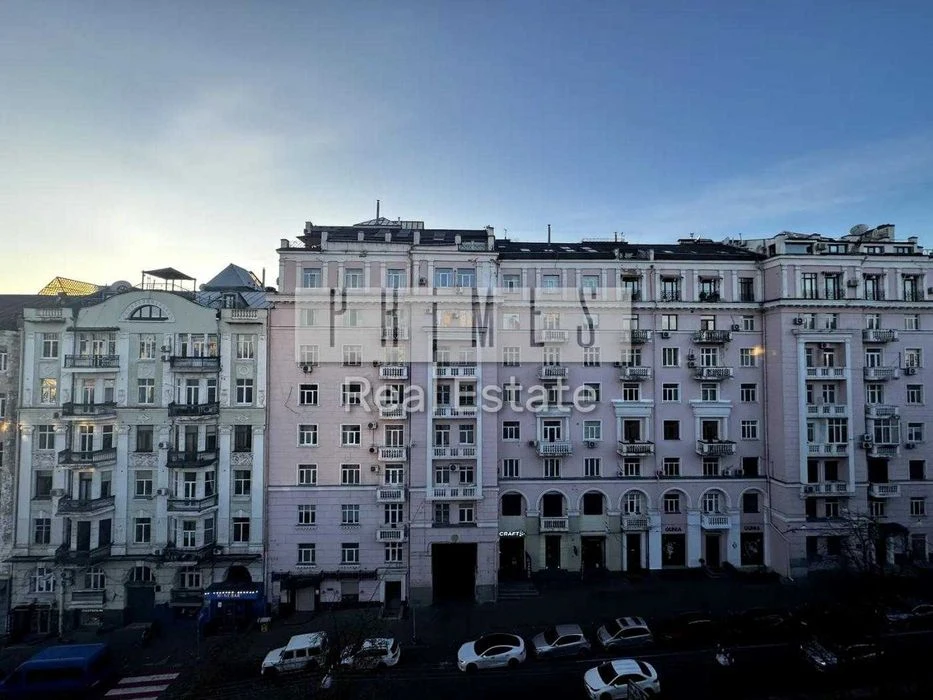 Продаж 3к пентхаус 137м2 без ремонту Антоновича 3а Ботсад Це