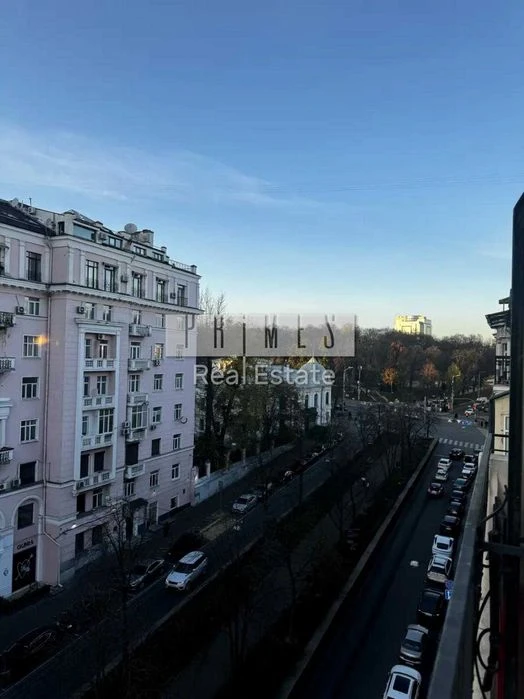 Продаж 3к пентхаус 137м2 без ремонту Антоновича 3а Ботсад Це