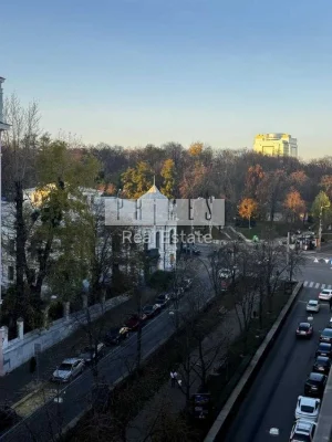 Продаж 3к пентхаус 137м2 без ремонту Антоновича 3а Ботсад Це
