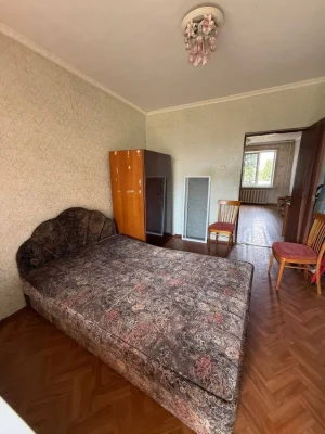 Продам 3 комнатную квартиру на Королёва( газовый дом)