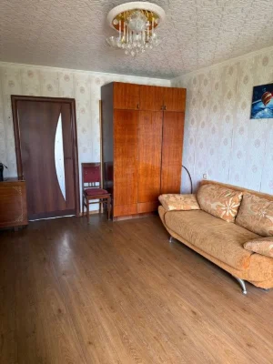 Продам 3 комнатную квартиру на Королёва( газовый дом)