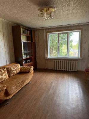 Продам 3 комнатную квартиру на Королёва( газовый дом)