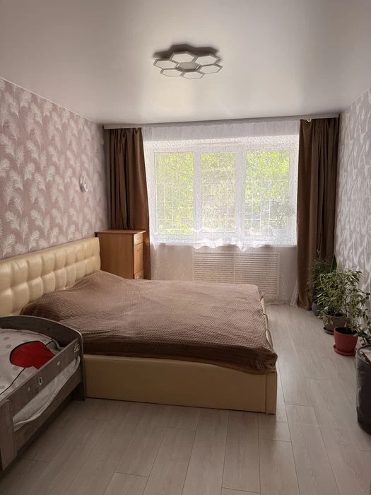 Продається 3-кімнатна квартира в Запоріжжі, Космічний район