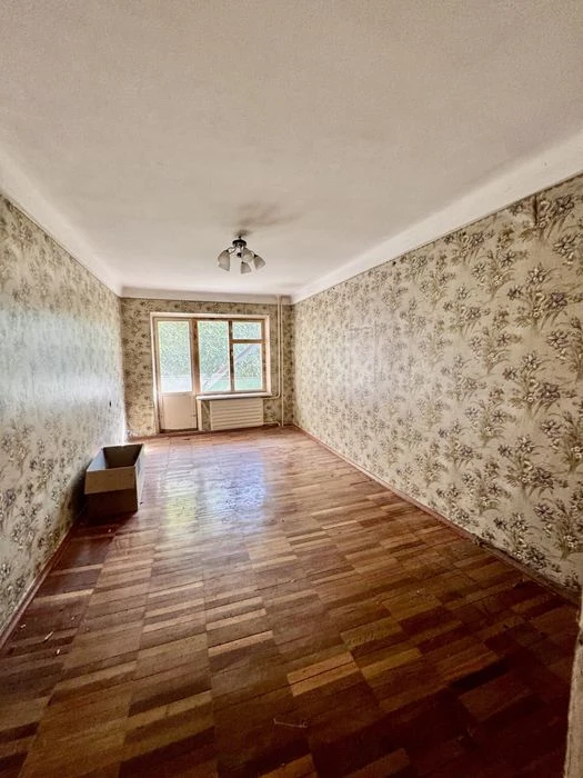 Продаётся 3 ком . кв . ул. Рустави в Осипенковском районе!