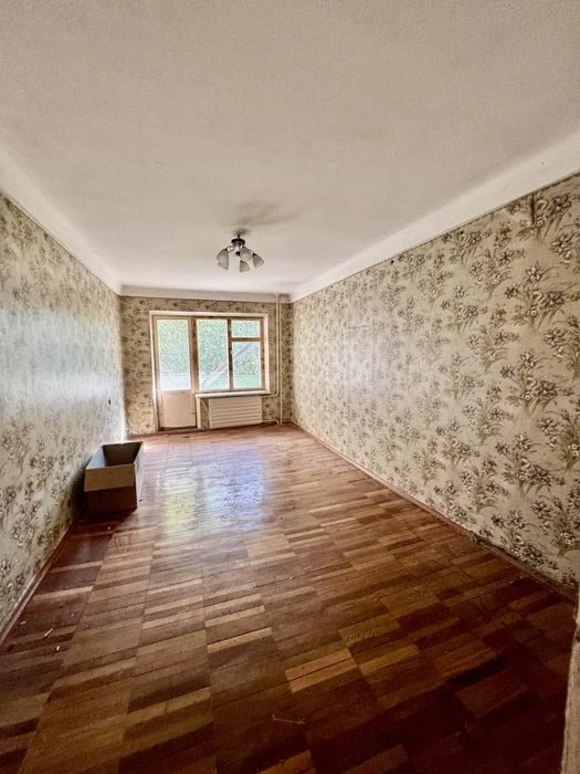 Продаётся 3 ком . кв . ул. Рустави в Осипенковском районе!