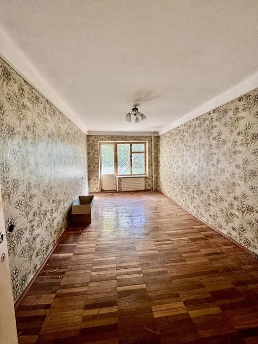 Продаётся 3 ком . кв . ул. Рустави в Осипенковском районе!