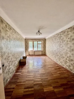 Продаётся 3 ком . кв . ул. Рустави в Осипенковском районе!