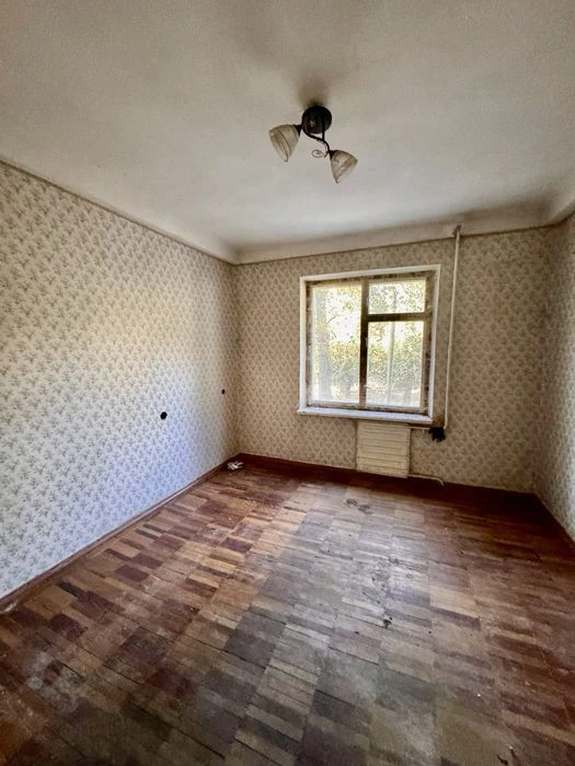 Продаётся 3 ком . кв . ул. Рустави в Осипенковском районе!