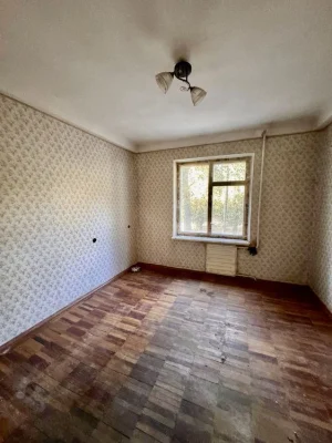 Продаётся 3 ком . кв . ул. Рустави в Осипенковском районе!