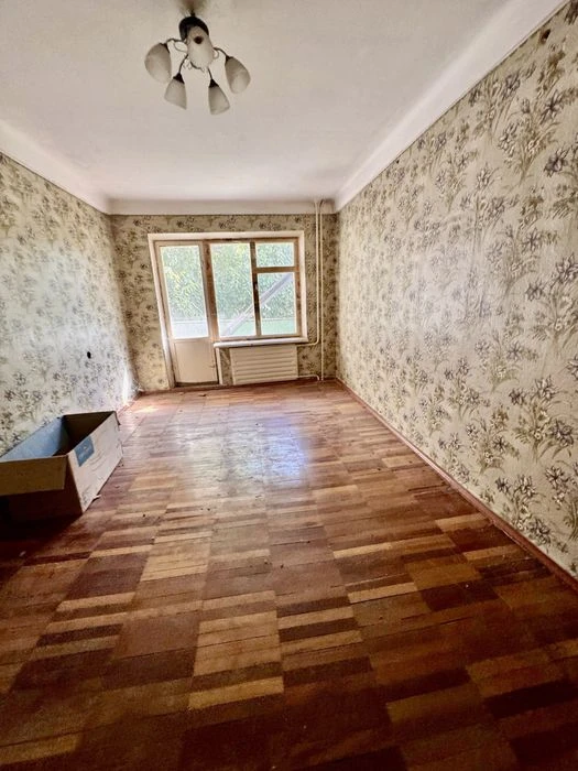 Продаётся 3 ком . кв . ул. Рустави в Осипенковском районе!