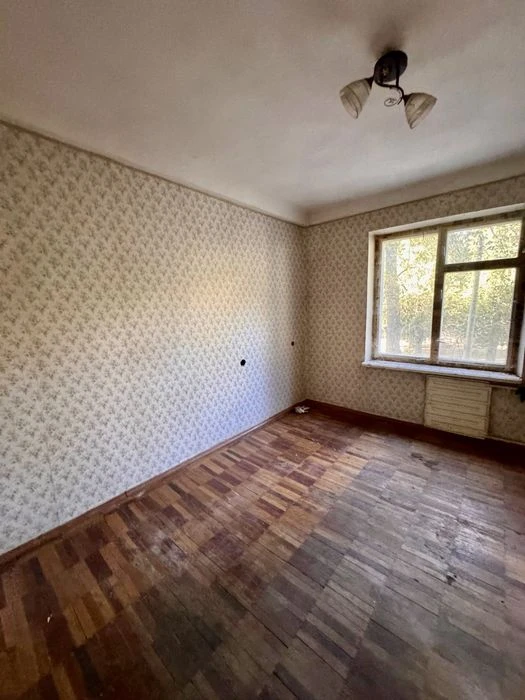 Продаётся 3 ком . кв . ул. Рустави в Осипенковском районе!