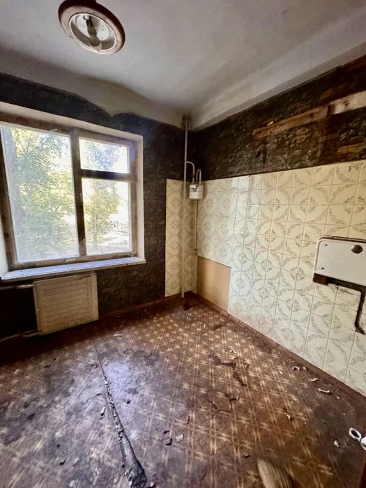 Продаётся 3 ком . кв . ул. Рустави в Осипенковском районе!
