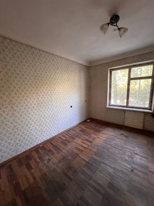 Продаётся 3 ком . кв . ул. Рустави в Осипенковском районе!