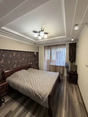 3 кімнатна,Олександрівський район ,Фортечна 4