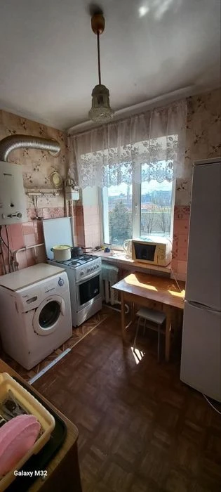 Продаєтсья 3к квартира за гарною ціною Берегова 34 ,можливий