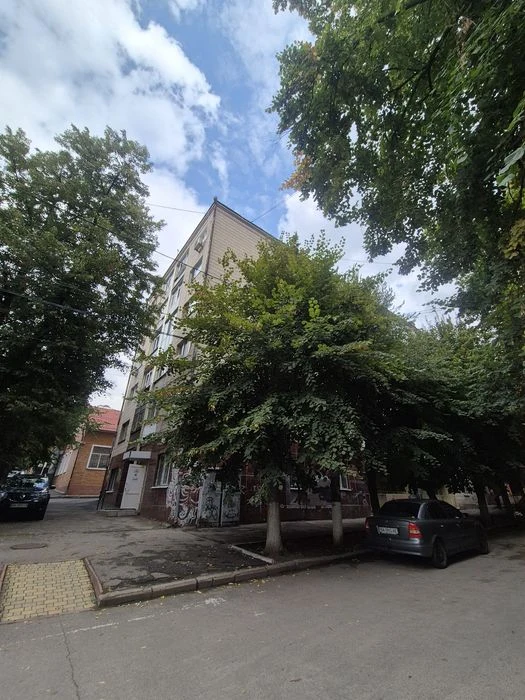 Продам 2-кімнатну квартиру в центрі міста на Паученка