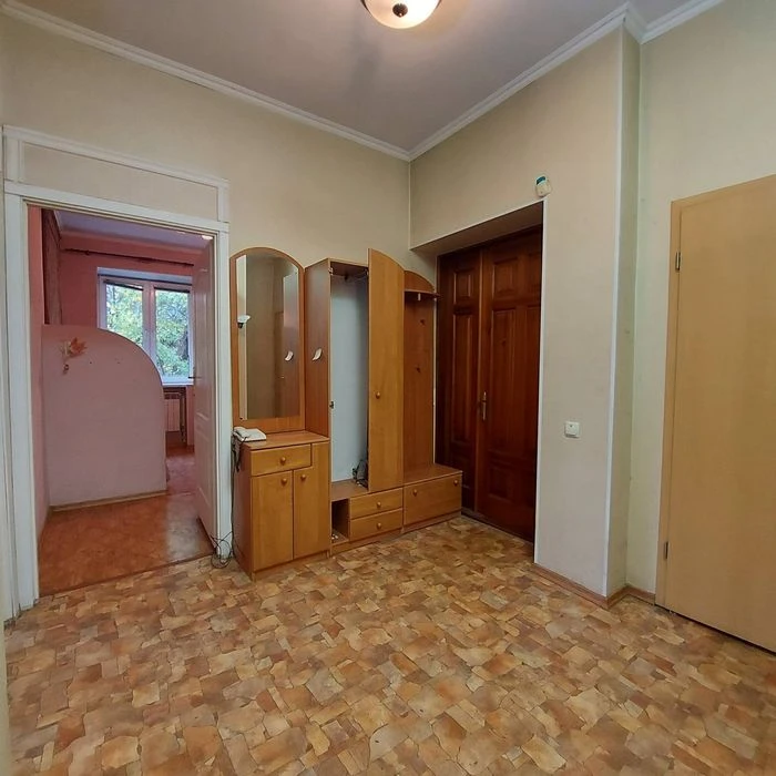 Продається 3кім.сталінка