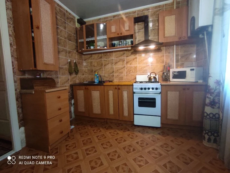 Продам простору 3-х кімнатну квартиру
