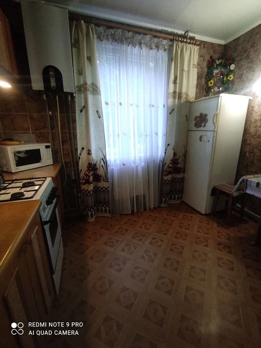 Продам простору 3-х кімнатну квартиру