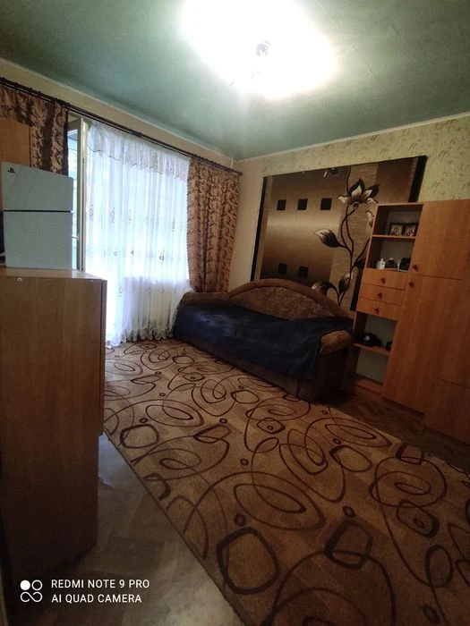 Продам простору 3-х кімнатну квартиру
