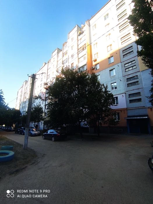 Продам простору 3-х кімнатну квартиру