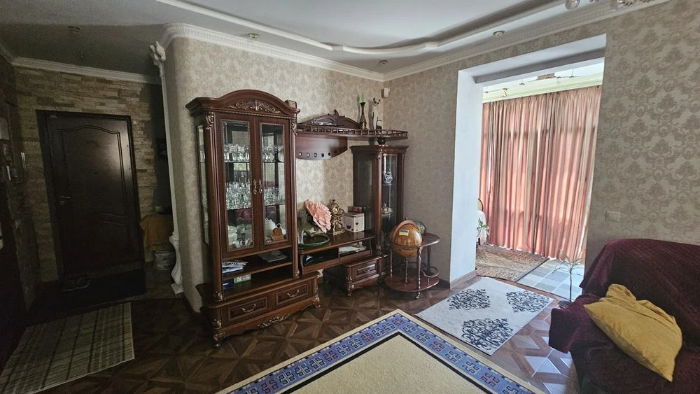 Продам 3к квартиру в самому центрі міста з своїм двором