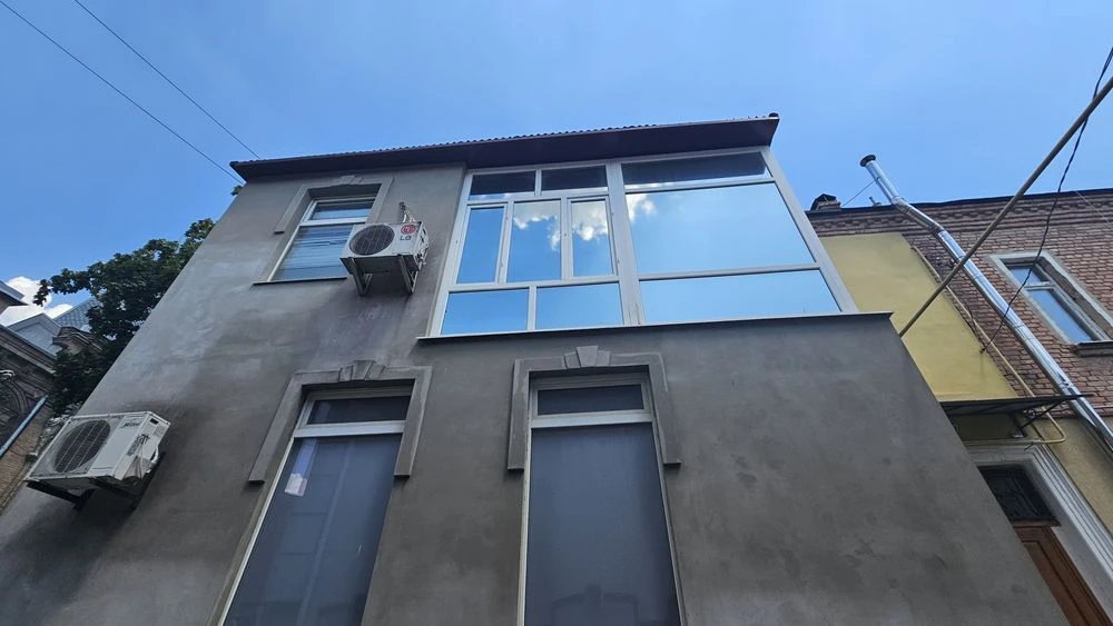 Продам 3к квартиру в самому центрі міста з своїм двором